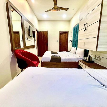 Blackwood Near Golden Temple -140 Mtrs Amritsar Bagian luar foto