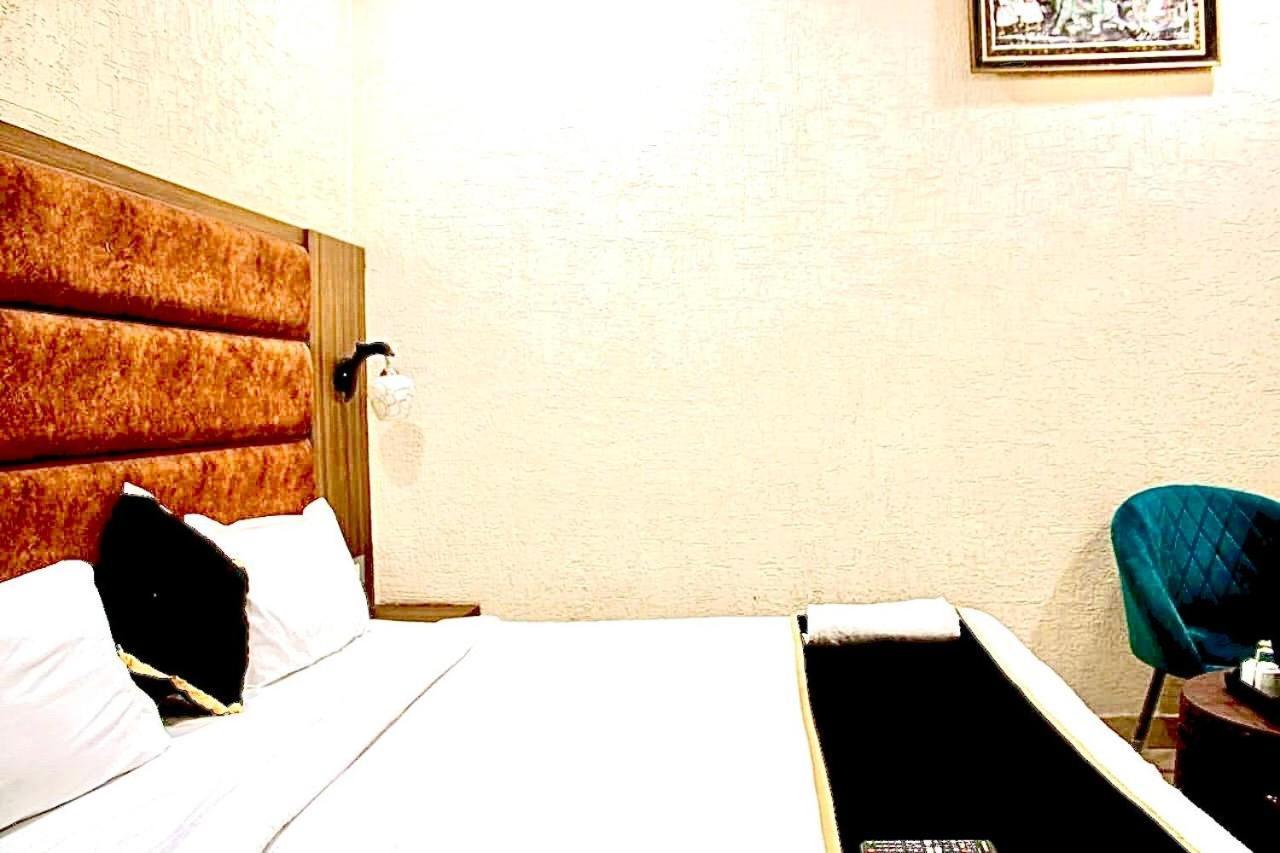 Blackwood Near Golden Temple -140 Mtrs Amritsar Bagian luar foto