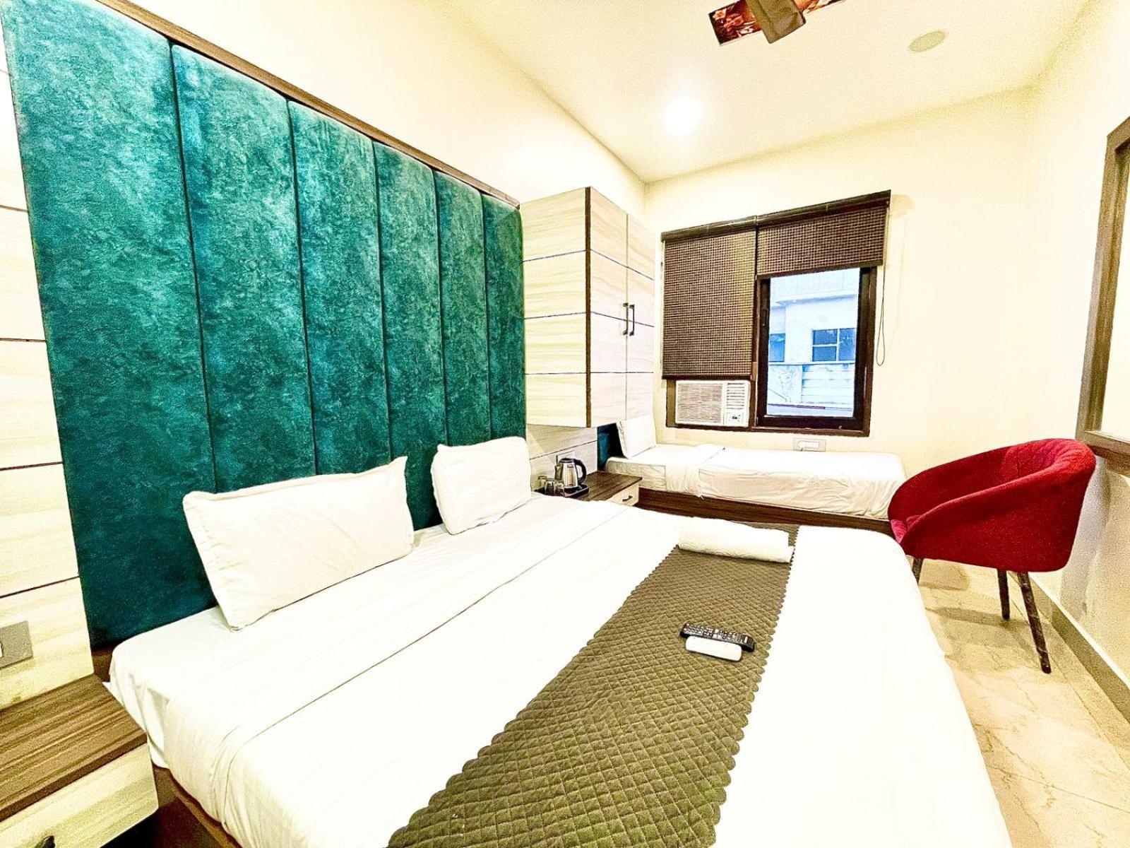Blackwood Near Golden Temple -140 Mtrs Amritsar Bagian luar foto