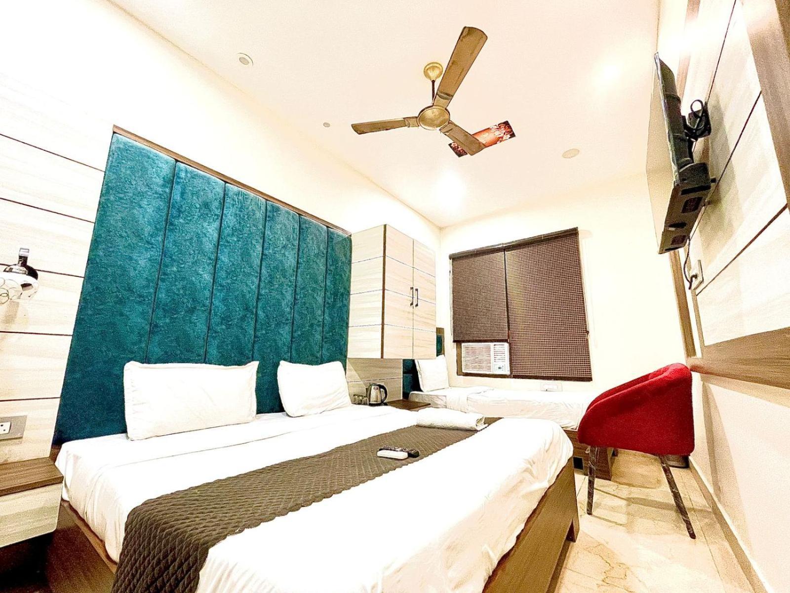 Blackwood Near Golden Temple -140 Mtrs Amritsar Bagian luar foto