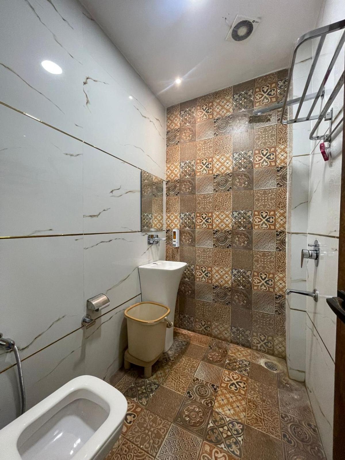 Blackwood Near Golden Temple -140 Mtrs Amritsar Bagian luar foto