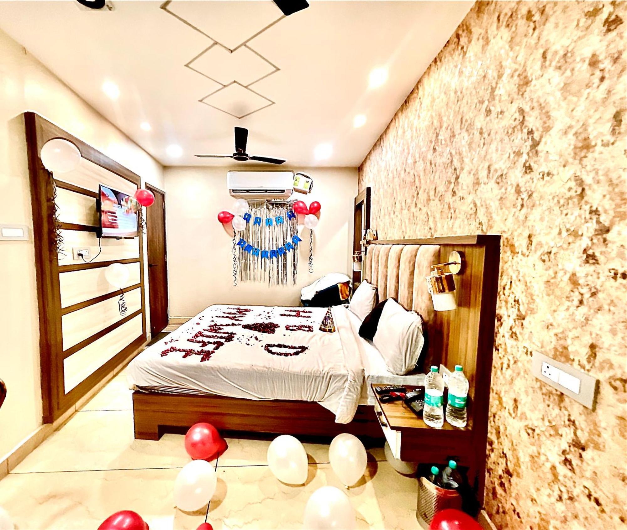 Blackwood Near Golden Temple -140 Mtrs Amritsar Bagian luar foto